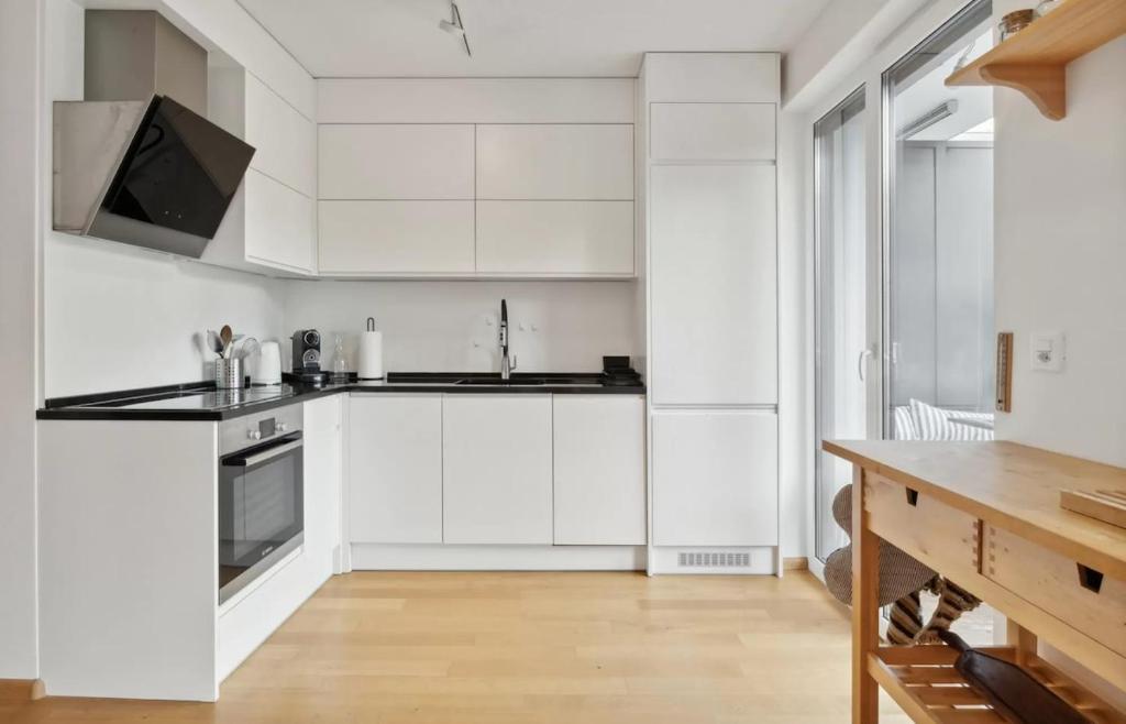 BASELiving Apartment 5 - 2 grosse Balkone - Bahnhof SBB - Resim 11