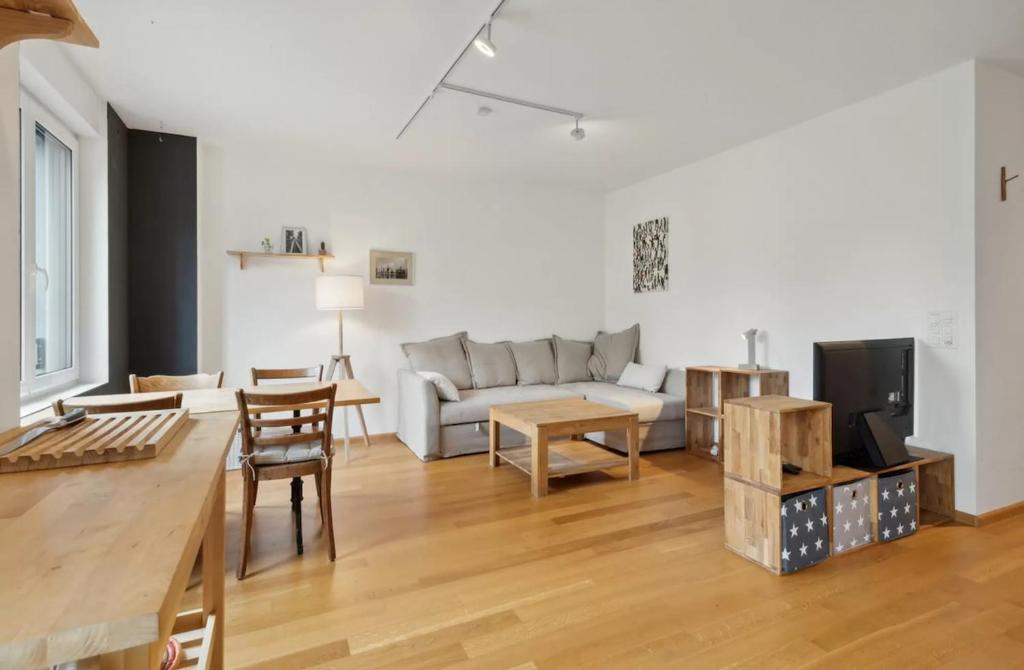 BASELiving Apartment 5 - 2 grosse Balkone - Bahnhof SBB - Resim 5