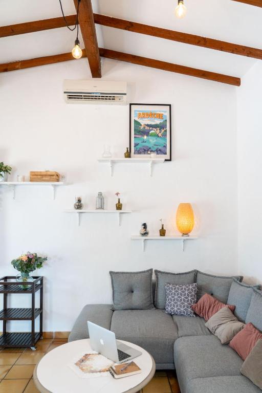 Posezení v ubytování Villa Lazuel, piscine privée chauffée, vue panoramique et jardin clos