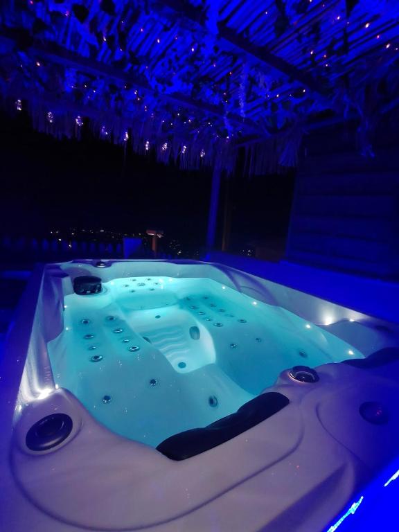 Anglada, Villa with a private pool and jacuzzi