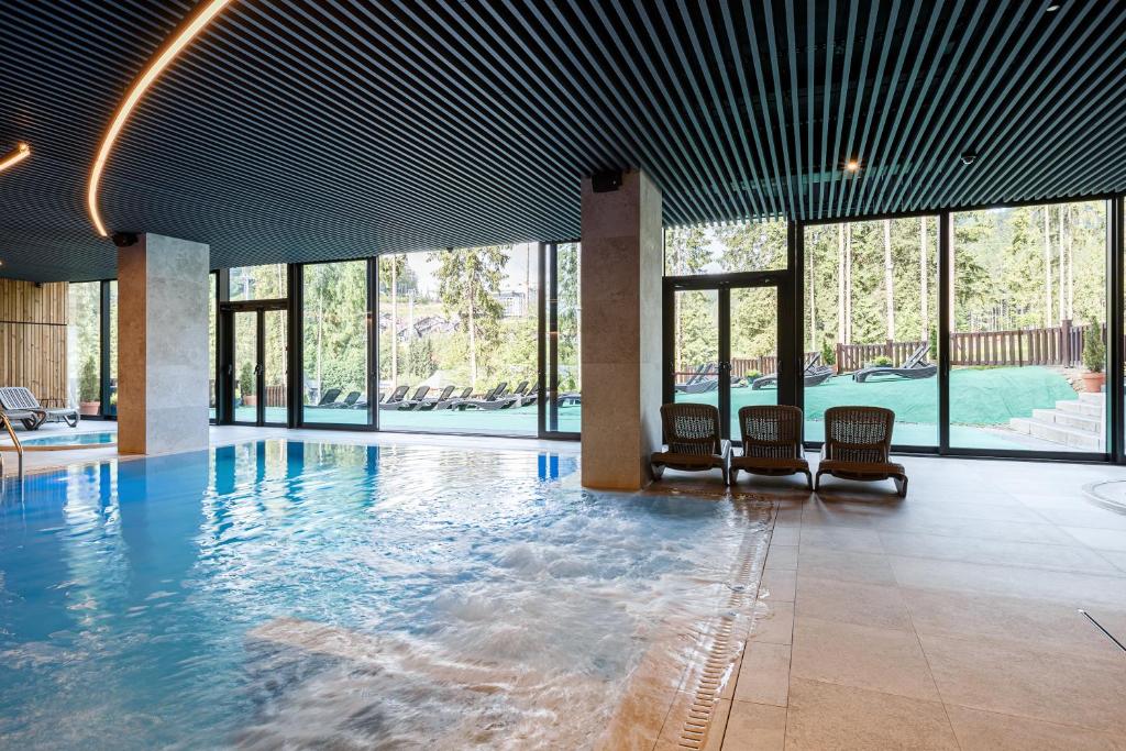 Bazén v ubytování HVOYA Apart-Hotel & SPA nebo v jeho okolí