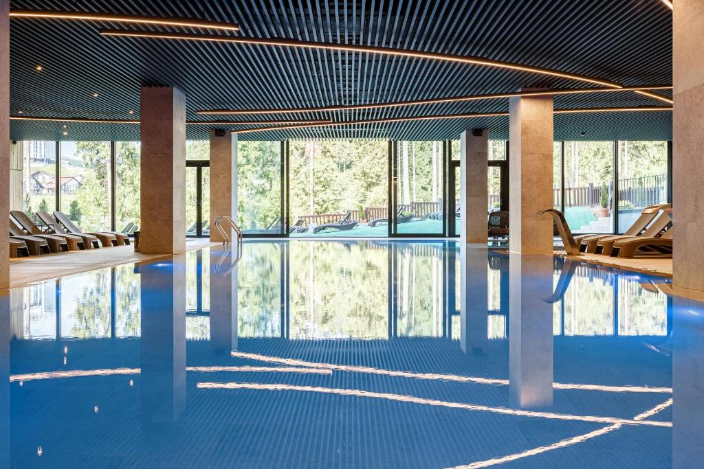 Bazén v ubytování HVOYA Apart-Hotel & SPA nebo v jeho okolí