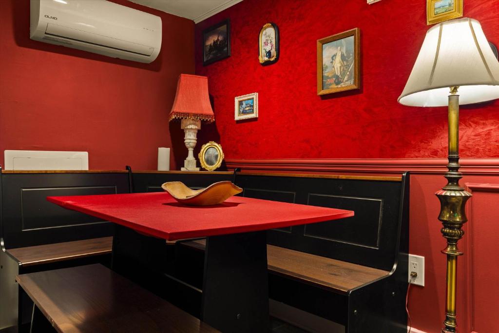 华盛顿The Speakeasy Suite A Petworth Hidden Gem的相册照片