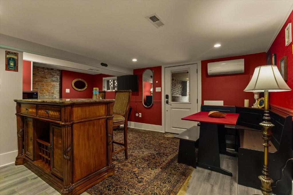 华盛顿The Speakeasy Suite A Petworth Hidden Gem的相册照片