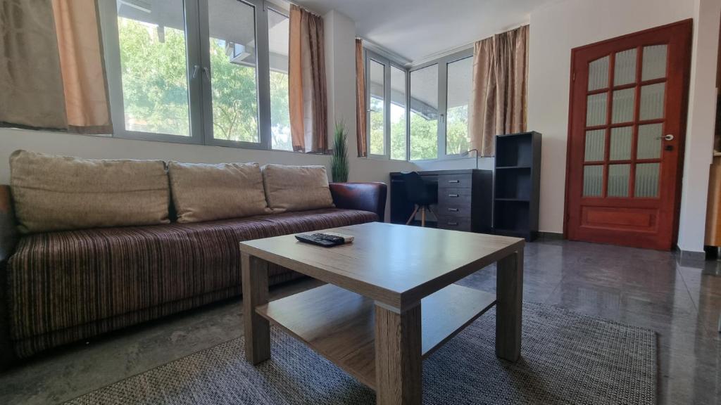 A seating area at Darling Apartman