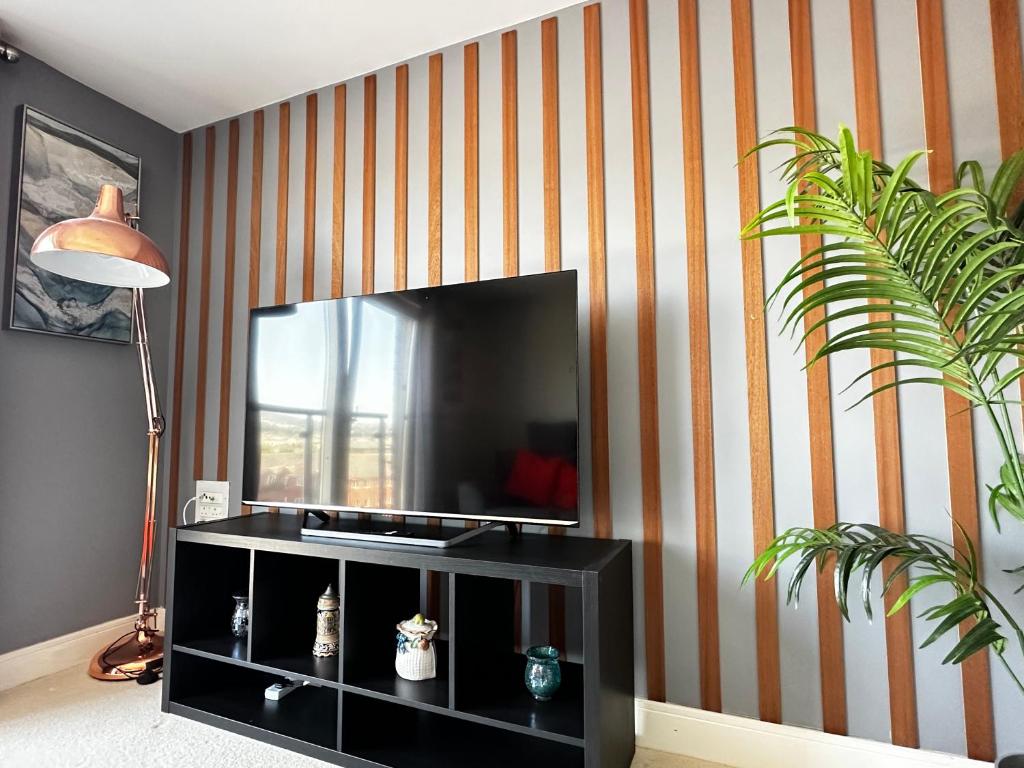TV o dispositivi per l'intrattenimento presso Seaside APT with Harbour View