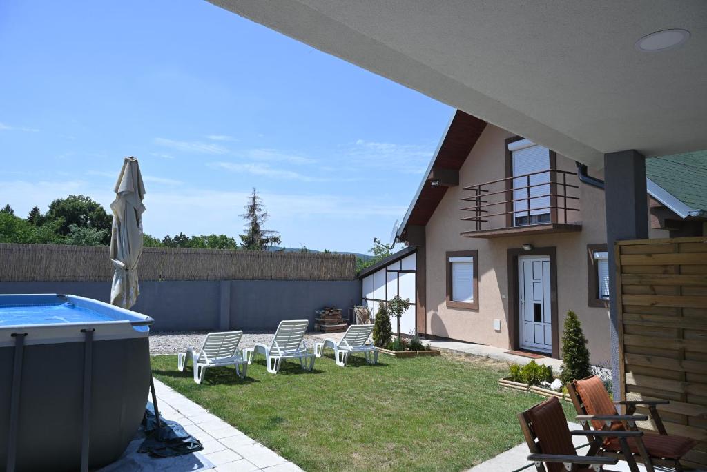 Zahrada ubytování Villa Popovic - apartments Fruska gora