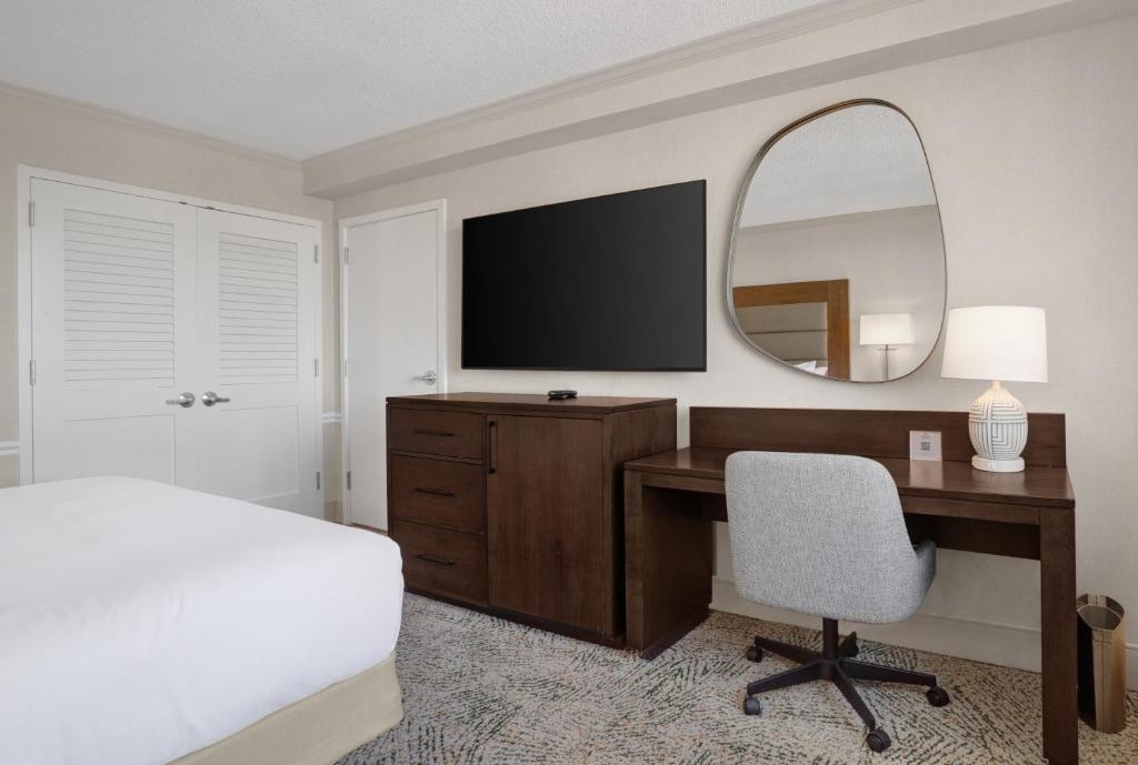 Hilton Arlington National Landing - Habitación Deluxe Con Cama Extragrande Y Sofá