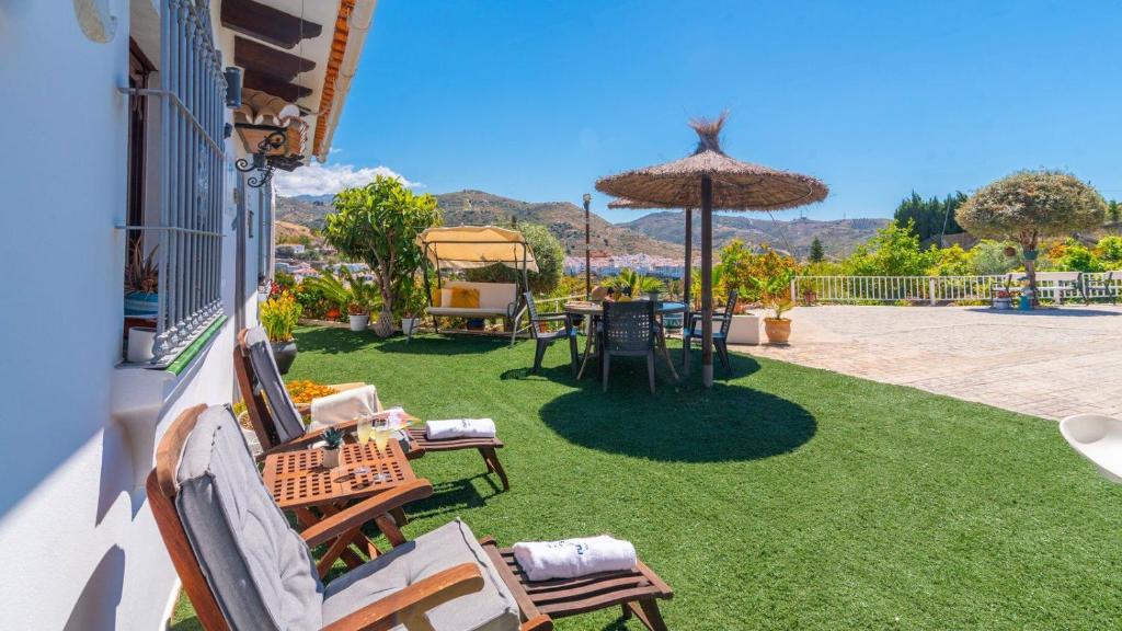 Vonkajšia záhrada v ubytovaní Villa Omairi Torrox by Ruralidays