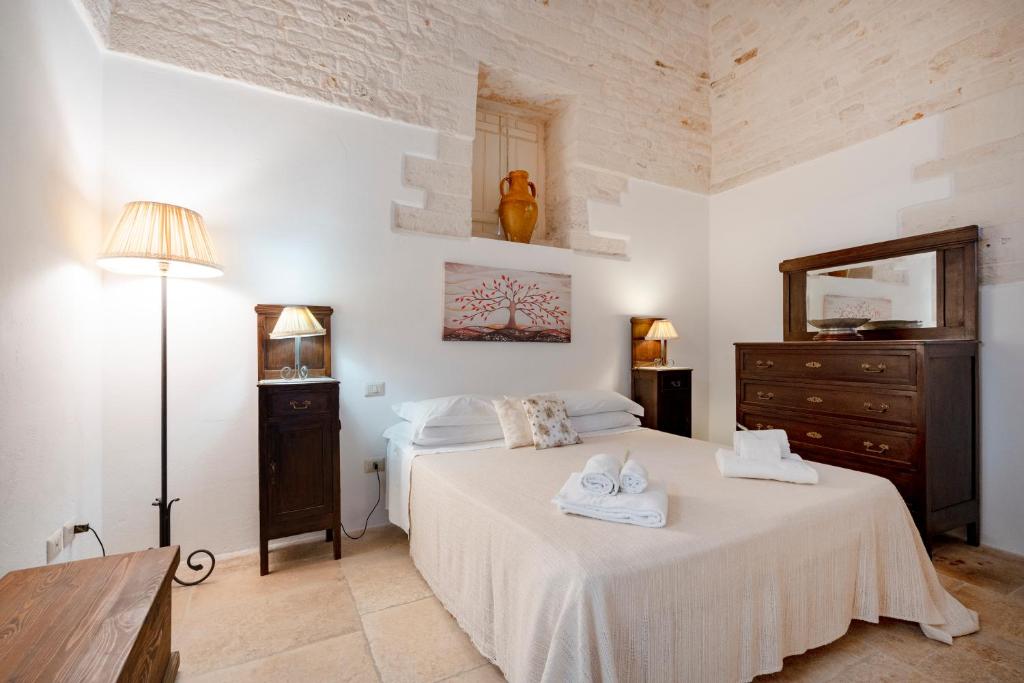 Postel nebo postele na pokoji v ubytování Trulli Lithos Suite
