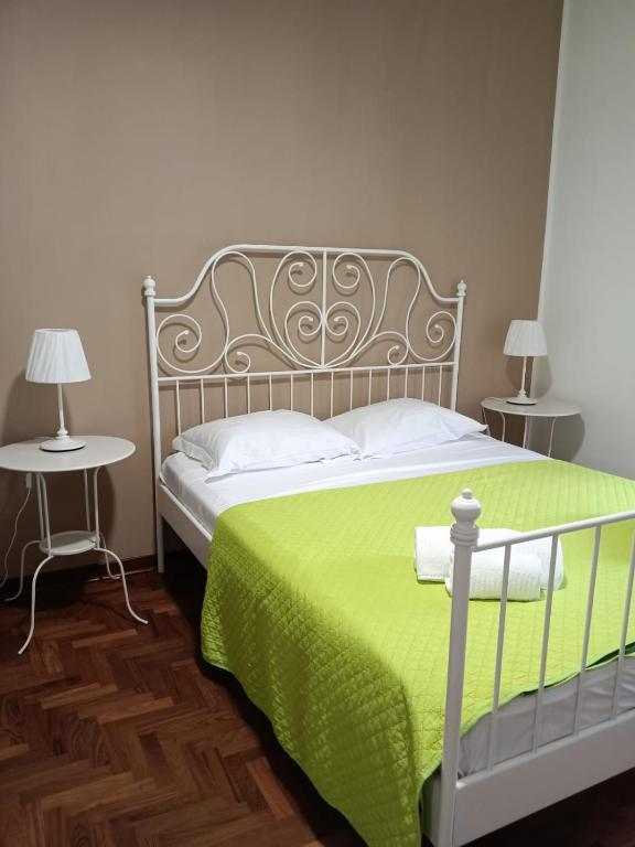 Postel nebo postele na pokoji v ubytování A I R Sorrento House
