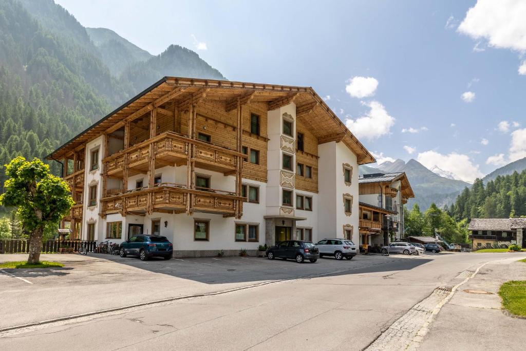 Nespecifikovaný výhled na hory nebo výhled na hory při pohledu z hotelu