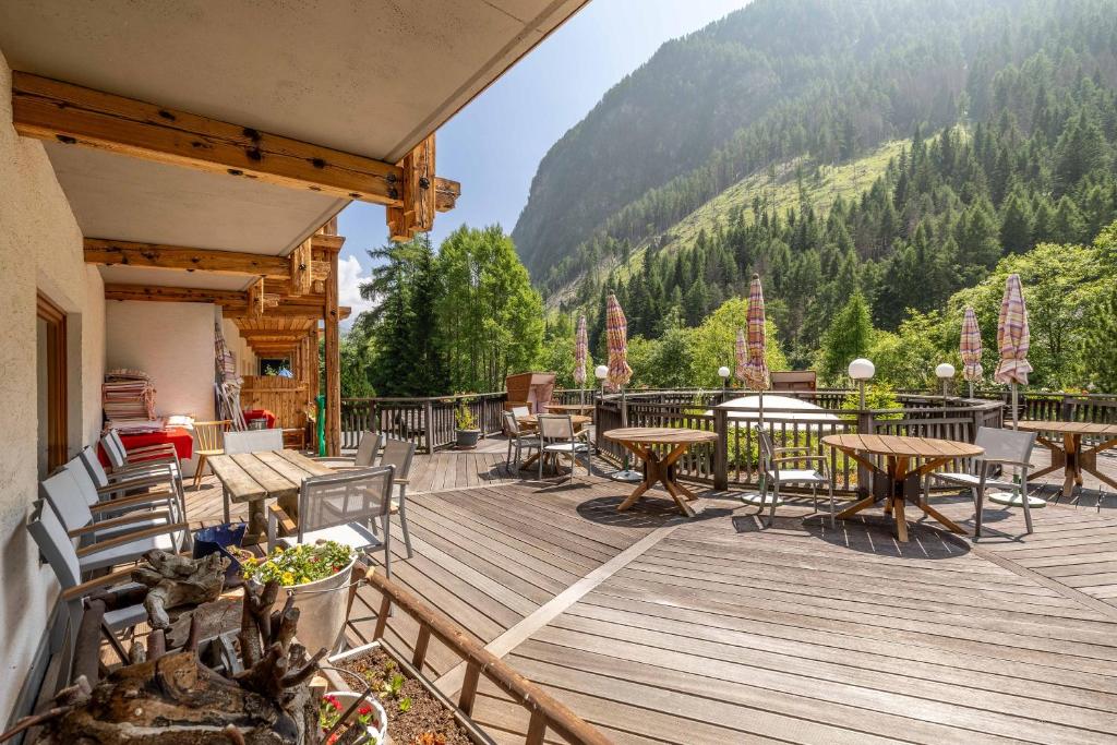 Nespecifikovaný výhled na hory nebo výhled na hory při pohledu z hotelu