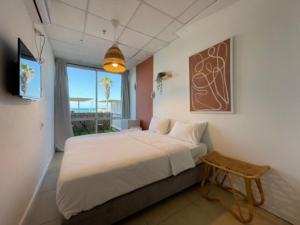 Postel nebo postele na pokoji v ubytování Central Beach Hotel