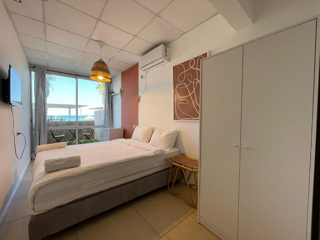 Postel nebo postele na pokoji v ubytování Central Beach Hotel