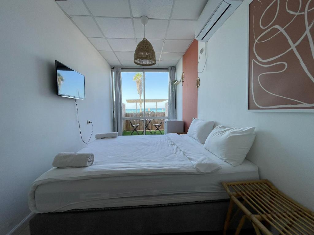 Postel nebo postele na pokoji v ubytování Central Beach Hotel
