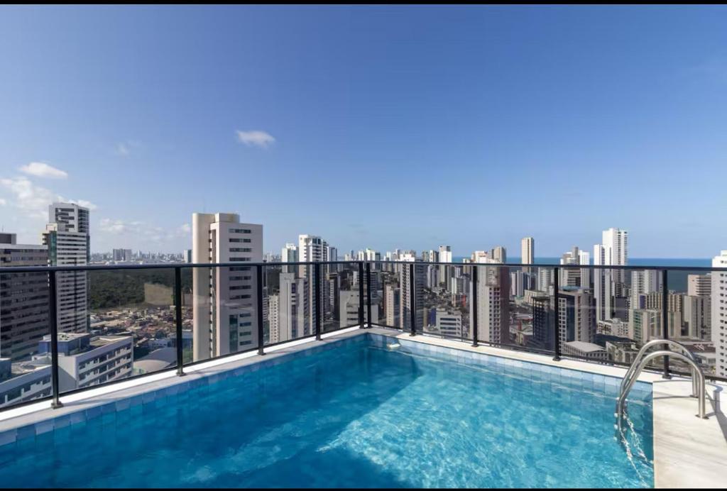 Bazén v ubytování Golden Point Apartamento em Recife nebo v jeho okolí