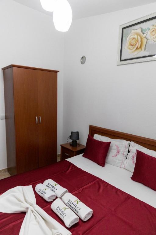 Postel nebo postele na pokoji v ubytování Kasneci Apartments