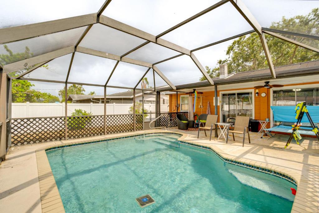 Πισίνα στο ή κοντά στο 2 Mi to Riverwalk Gem with Private Pool and Yard!