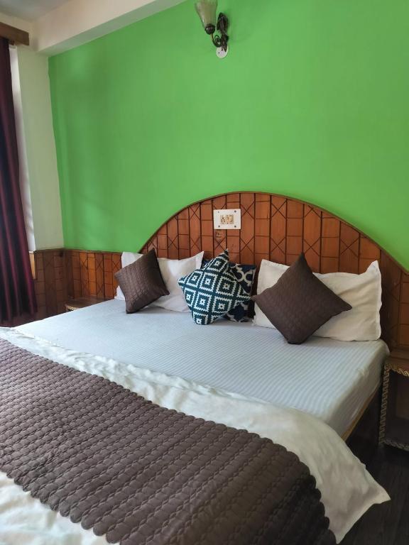 Postel nebo postele na pokoji v ubytování Joeys Hostel Manali