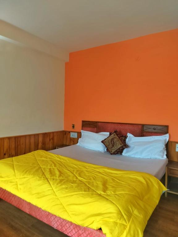 Postel nebo postele na pokoji v ubytování Joeys Hostel Manali