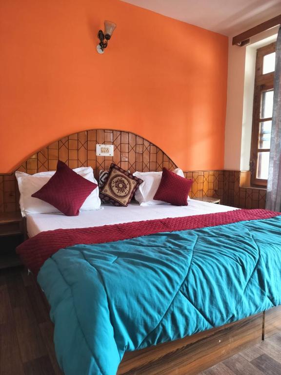 Postel nebo postele na pokoji v ubytování Joeys Hostel Manali