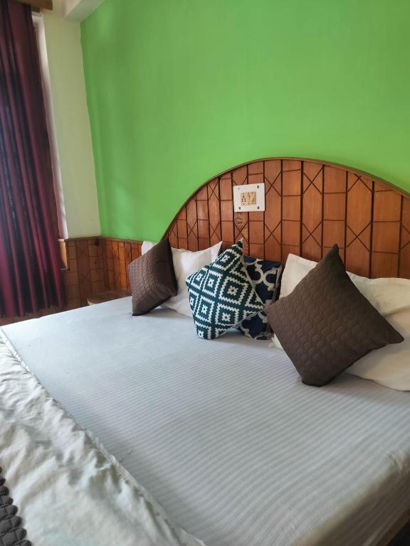 Postel nebo postele na pokoji v ubytování Joeys Hostel Manali