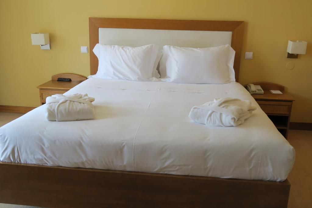 Postel nebo postele na pokoji v ubytování Hotel Toural