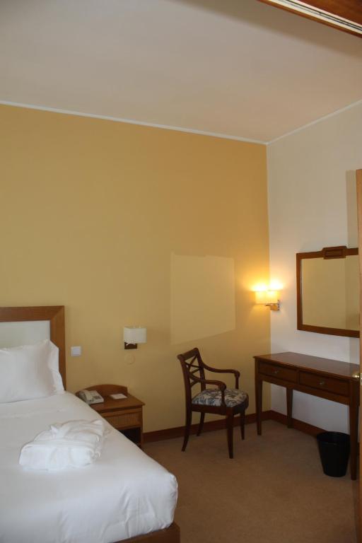 Postel nebo postele na pokoji v ubytování Hotel Toural