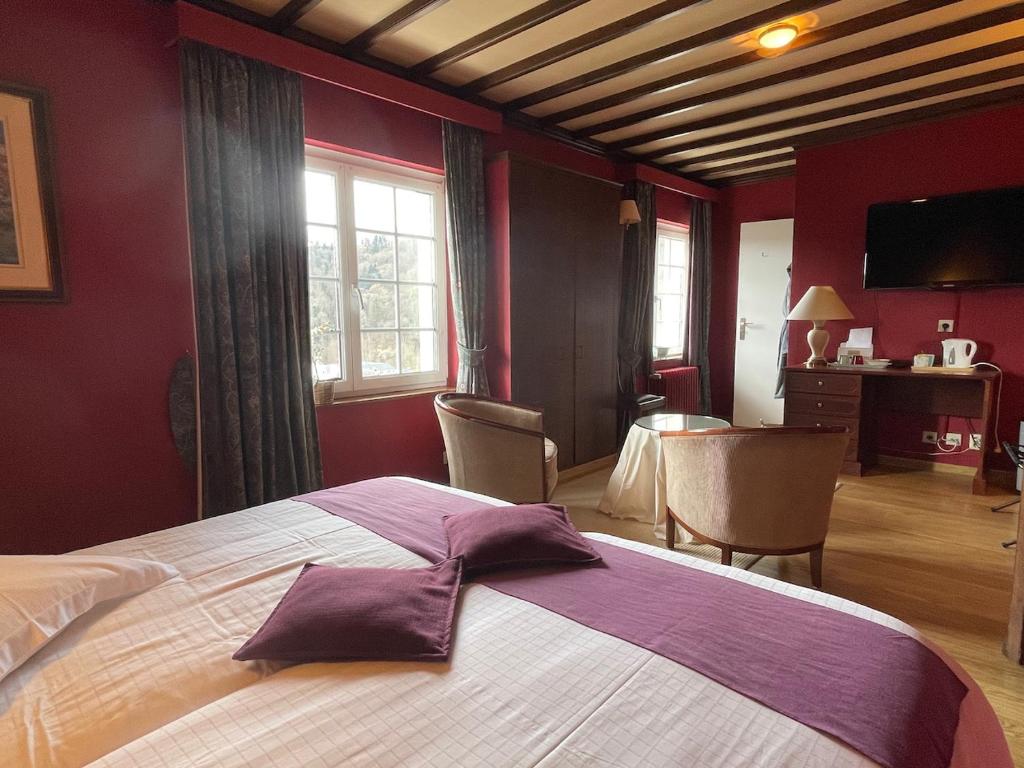 Postel nebo postele na pokoji v ubytování Hotel Cosy Bouillon