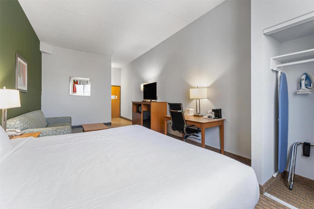 Best Western Garden Inn photo