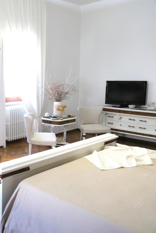 TV a/nebo společenská místnost v ubytování Virò House