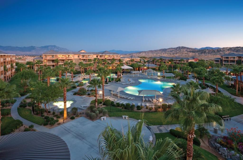 Bazén v ubytování Wyndham Indio Resort 2BR Apartment with Resort Access nebo v jeho okolí
