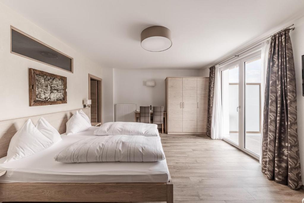 Postel nebo postele na pokoji v ubytování Hotel Oberwirt
