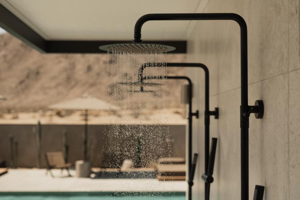 Koupelna v ubytování RESET Hotel Joshua Tree