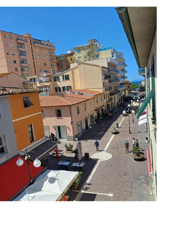 an overhead view of a city street with buildings at Centrale appartamento Via Roma in Follonica