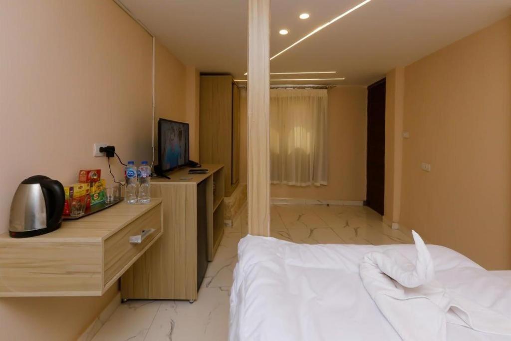Postel nebo postele na pokoji v ubytování Rizkyan pyramids view INN