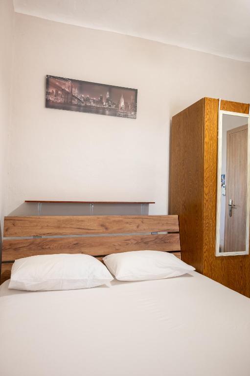 Кровать или кровати в номере Dimitri's Apartment