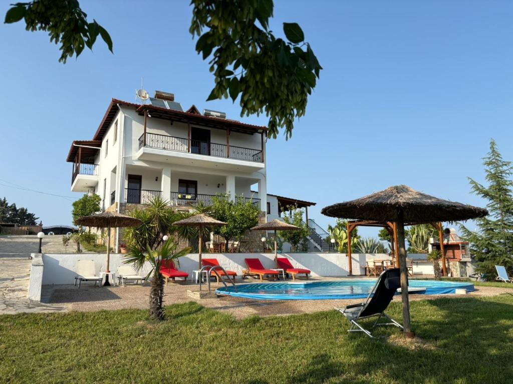 Bazén v ubytování Astri Villa nebo v jeho okolí