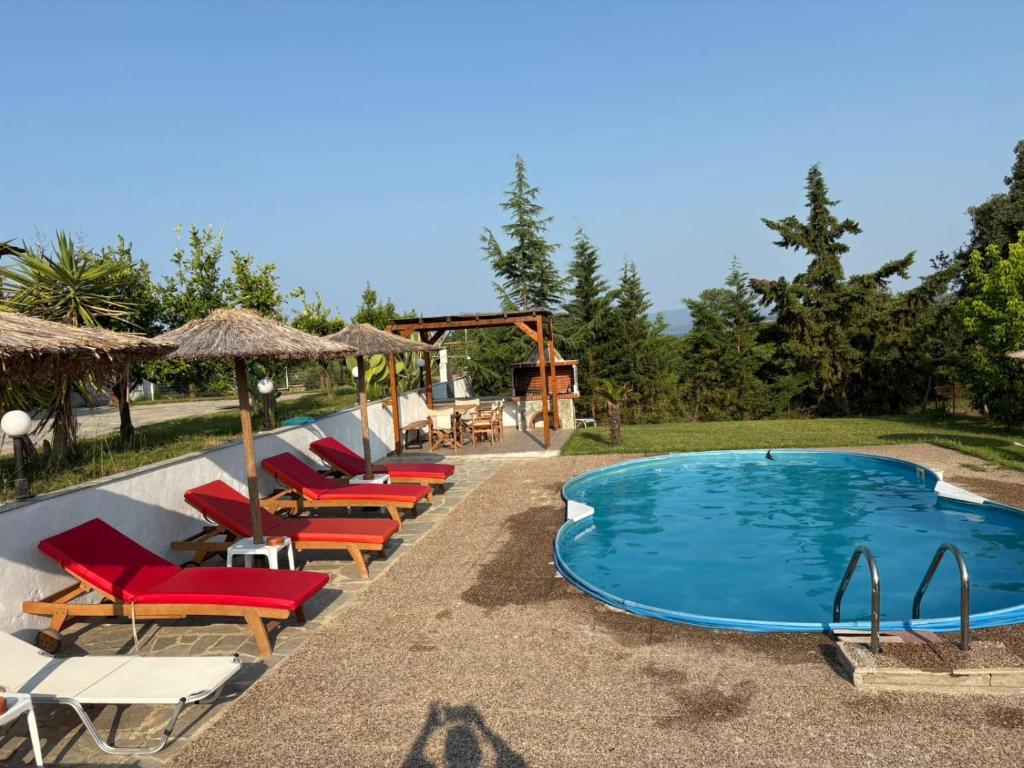 Bazén v ubytování Astri Villa nebo v jeho okolí