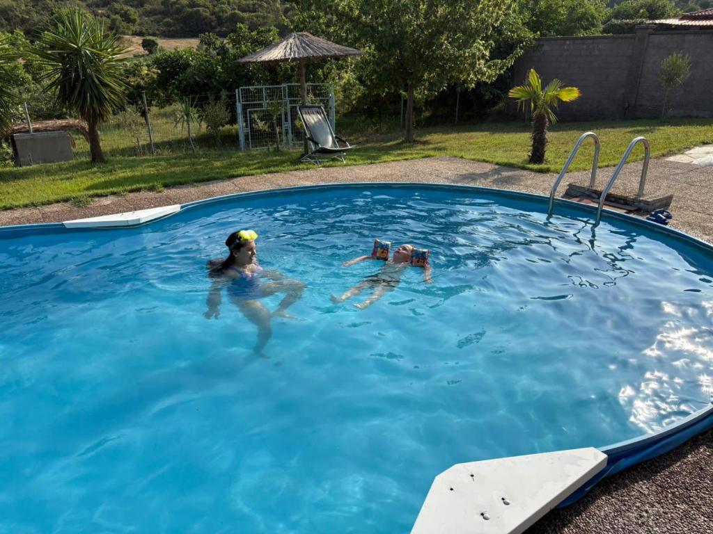 Bazén v ubytování Astri Villa nebo v jeho okolí
