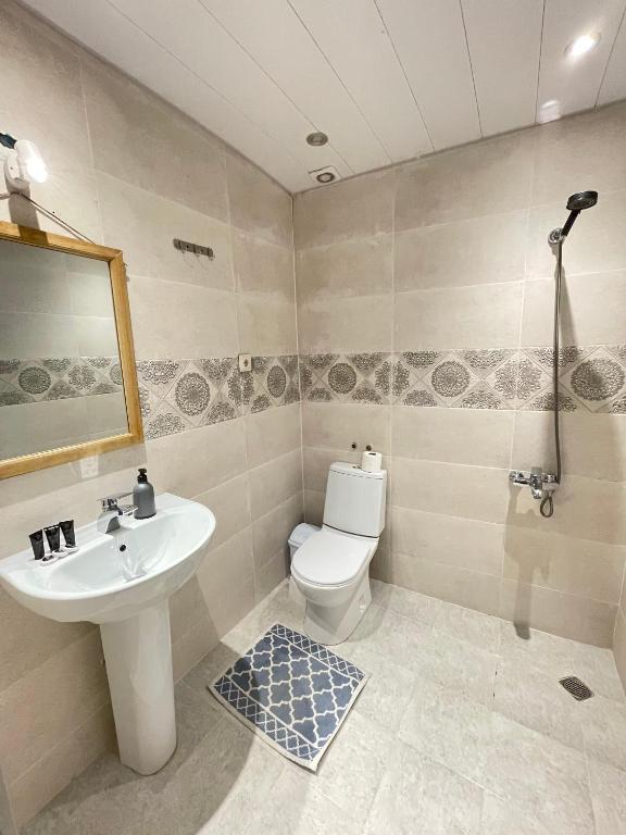 Koupelna v ubytování Guest House Keti Margiani Mestia