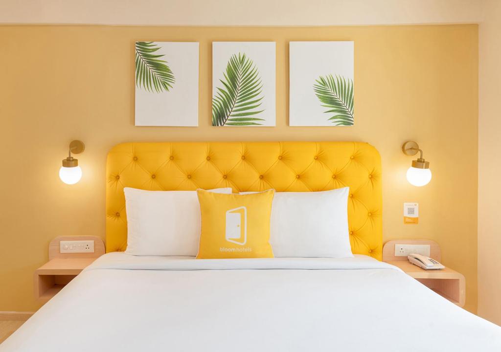 Postel nebo postele na pokoji v ubytování Bloom Hotel Balewadi