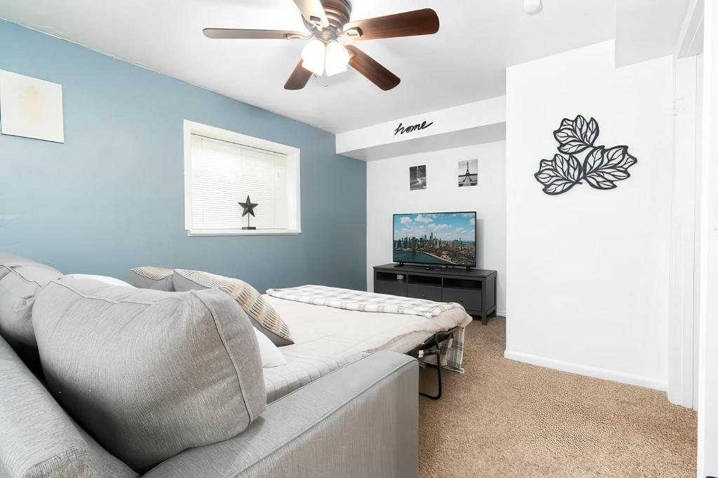 Posezení v ubytování Spacious Millcreek Cottage Near SLC, Hiking, Golf