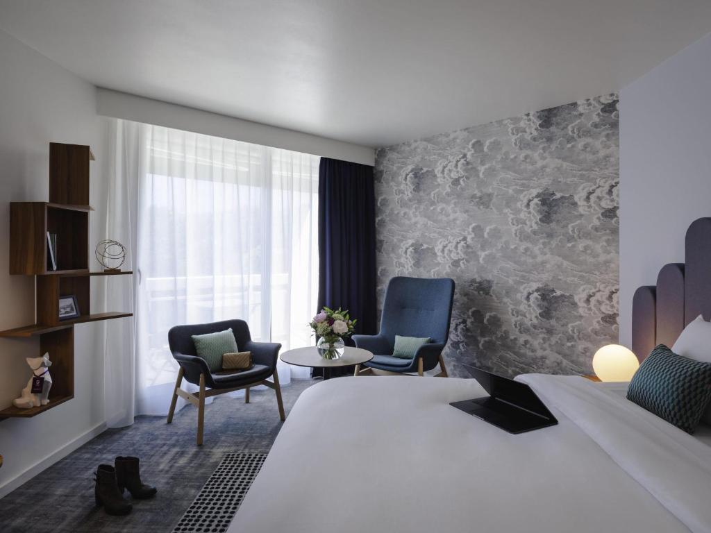 Postel nebo postele na pokoji v ubytování Mercure Aix-les-Bains Domaine de Marlioz Hôtel & Spa