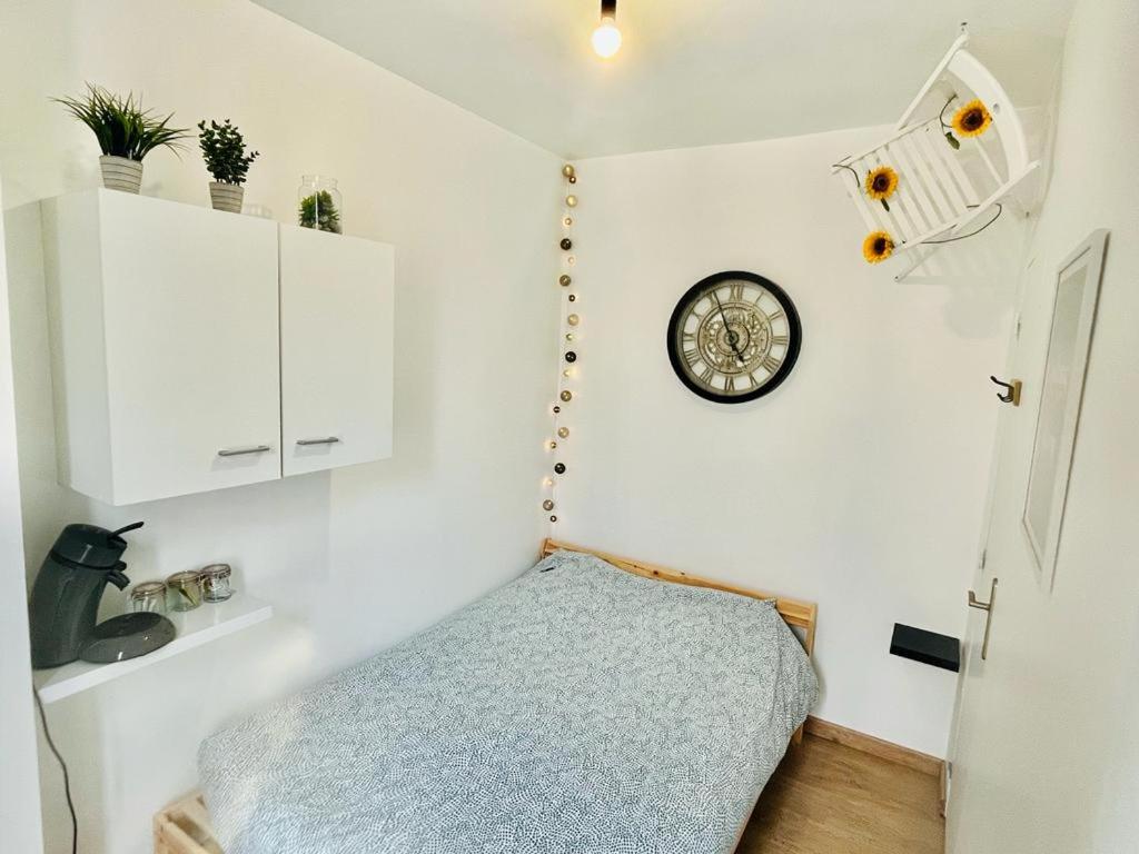 Katil atau katil-katil dalam bilik di Chavalliaud 13 superbe appartement a l'envers