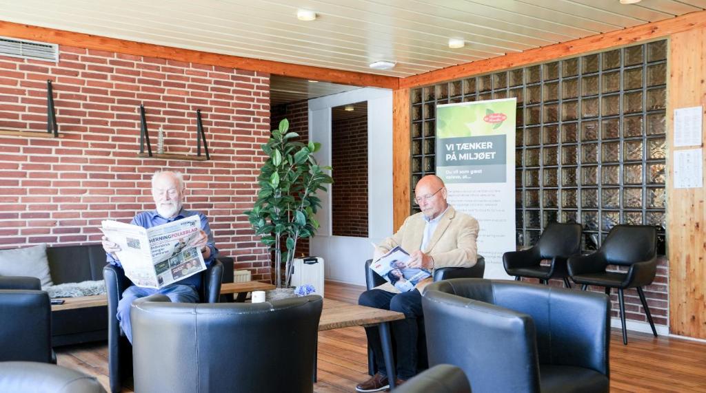 Posezení v ubytování Hotel Lynggaarden