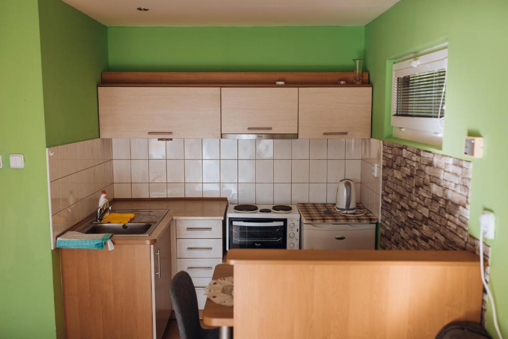 Kuchyň nebo kuchyňský kout v ubytování Rekreační a školicí středisko Zájezek