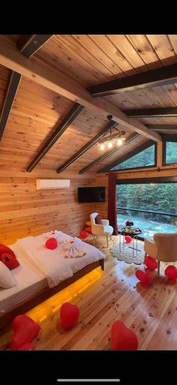 Postel nebo postele na pokoji v ubytování Nayon Bungalov