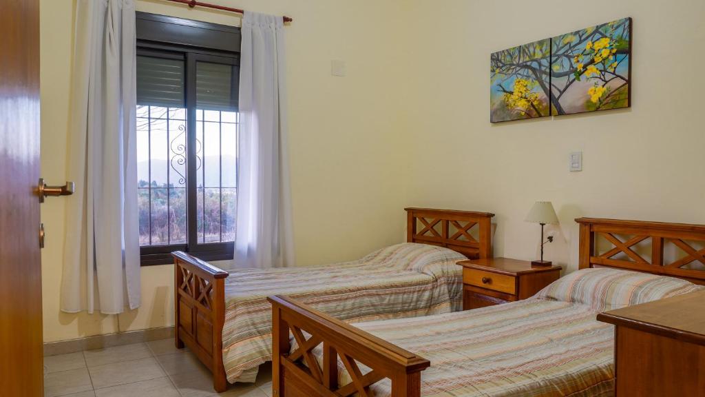 Una cama o camas en una habitación de Cabana Cala - Mirador de las sierras.
